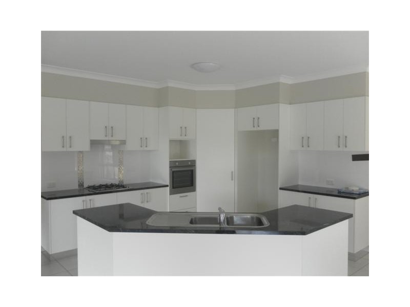 11 Pharlap Court, Point Vernon QLD 4655