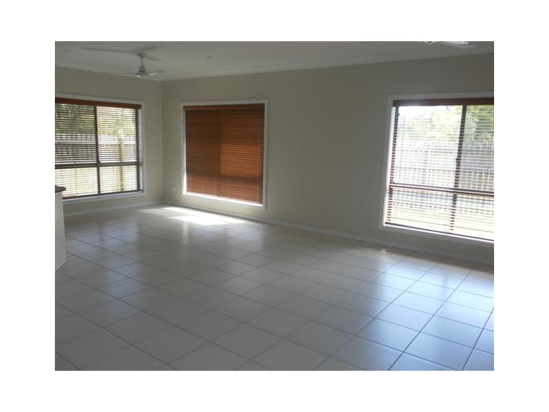 11 Pharlap Court, Point Vernon QLD 4655