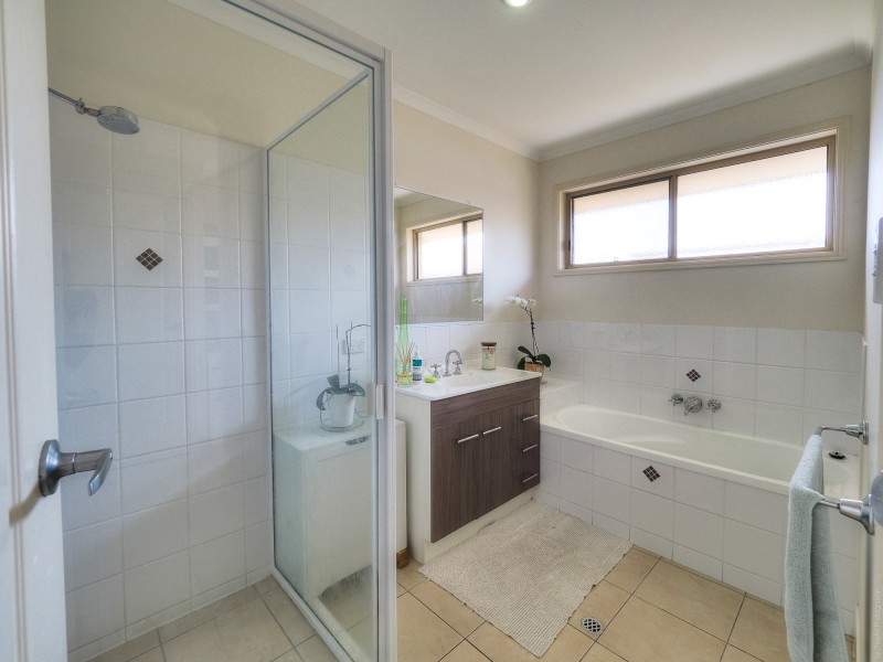 71 Bounty CCT, Eli Waters QLD 4655