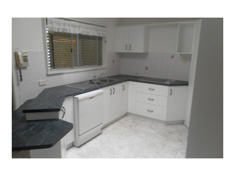 37 Limpus Street, Urangan QLD 4655