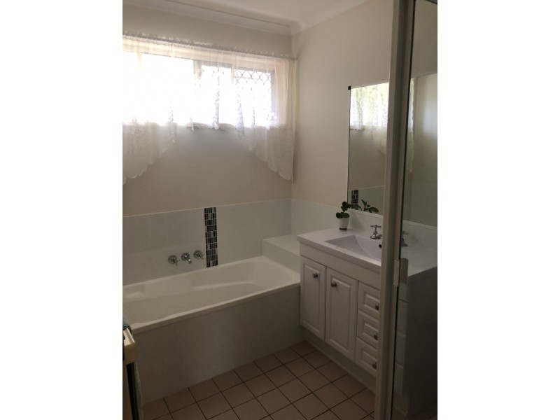 30 Banksia Park Dr, Scarness QLD 4655