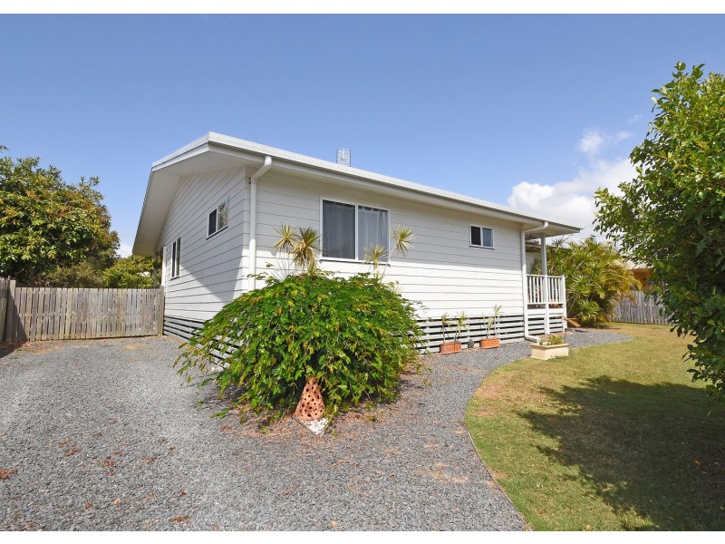 76 Hammond Street, Urangan QLD 4655