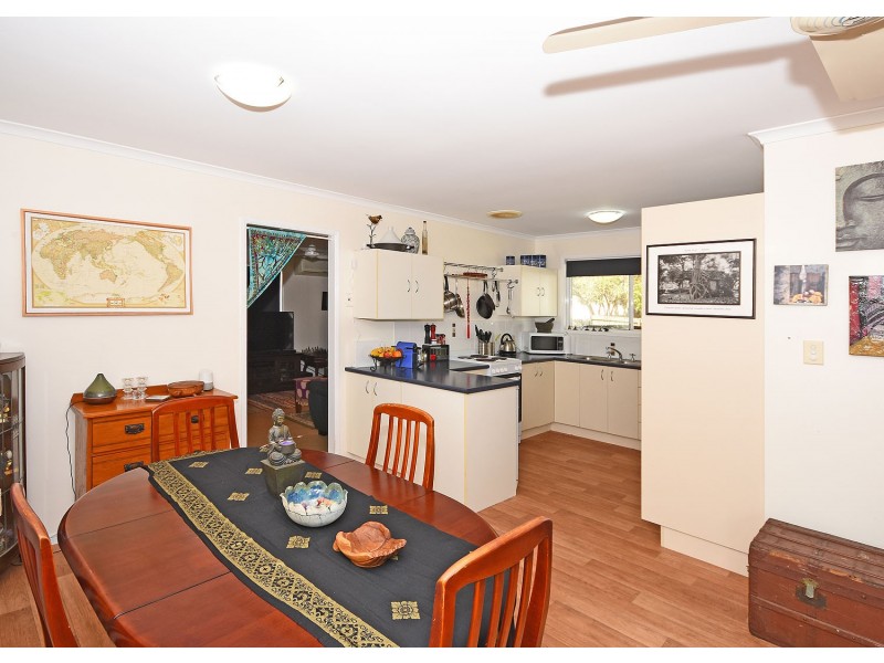 76 Hammond Street, Urangan QLD 4655