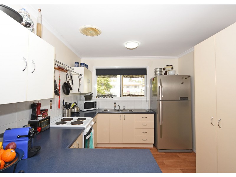 76 Hammond Street, Urangan QLD 4655