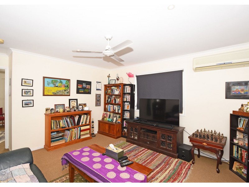 76 Hammond Street, Urangan QLD 4655