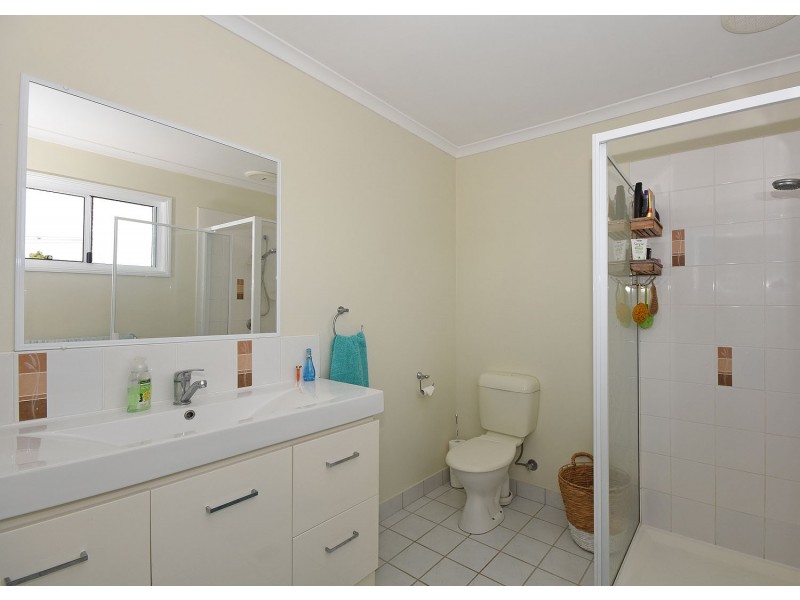 76 Hammond Street, Urangan QLD 4655