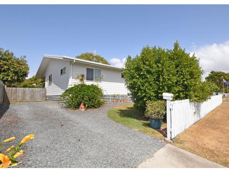 76 Hammond Street, Urangan QLD 4655