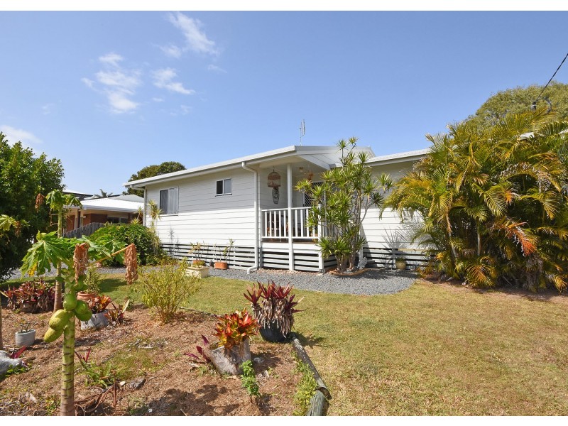 76 Hammond Street, Urangan QLD 4655