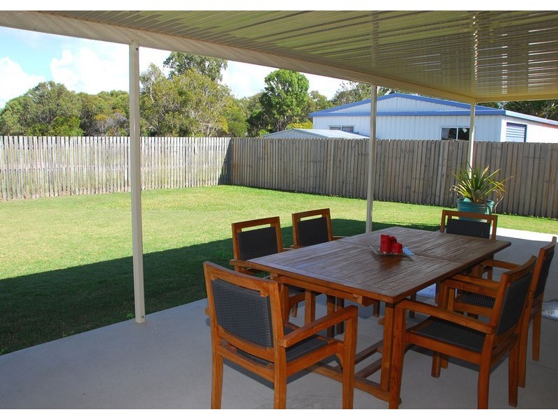 14 Ross Street, Urangan QLD 4655