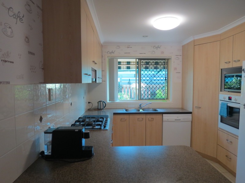 98 Wattle Street, Point Vernon QLD 4655