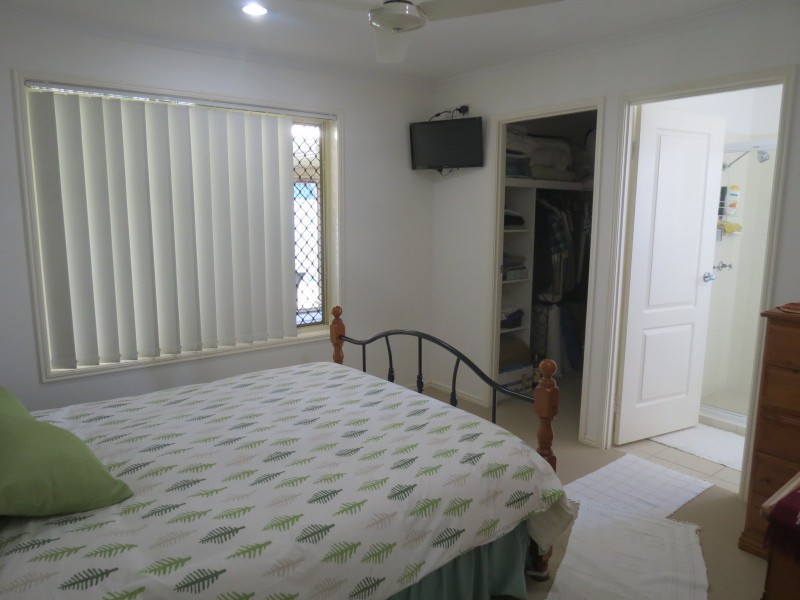 98 Wattle Street, Point Vernon QLD 4655