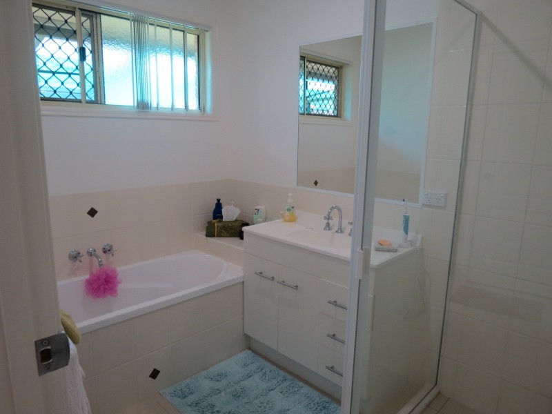 98 Wattle Street, Point Vernon QLD 4655