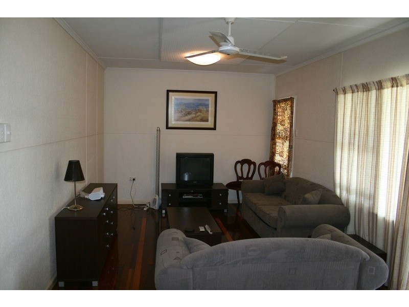 100 Long Street, Point Vernon QLD 4655