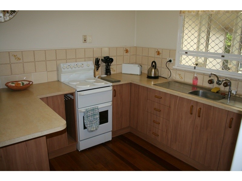 100 Long Street, Point Vernon QLD 4655