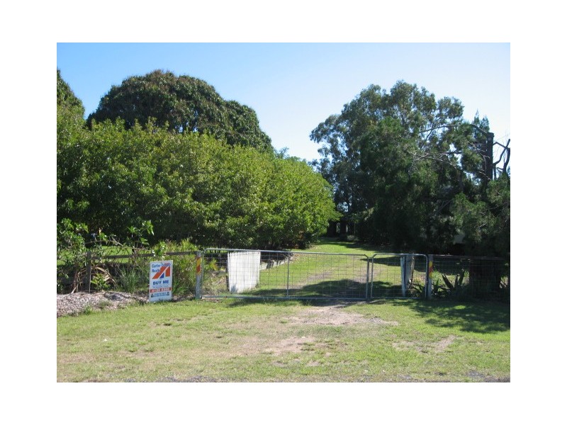 20 Pier St, Urangan QLD 4655