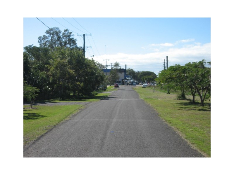 20 Pier St, Urangan QLD 4655