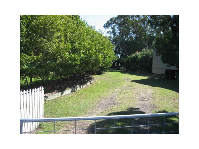 20 Pier St, Urangan QLD 4655