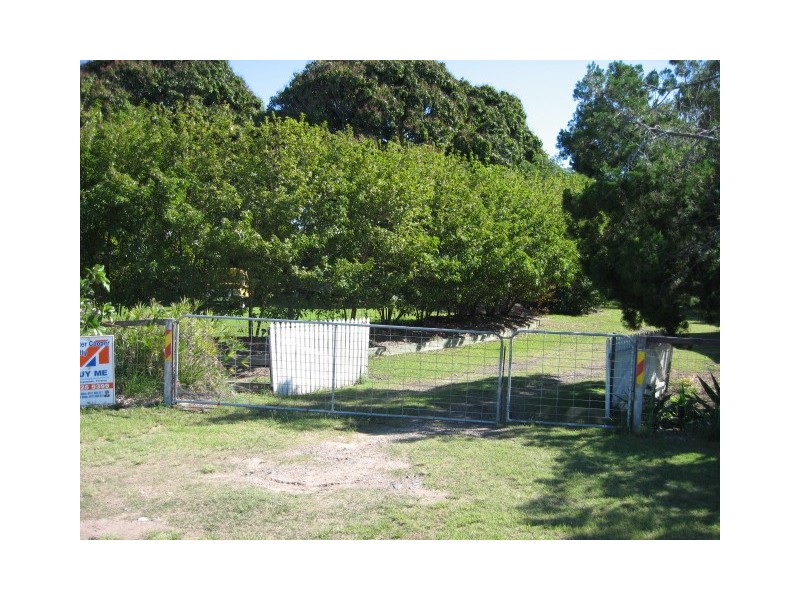 20 Pier St, Urangan QLD 4655