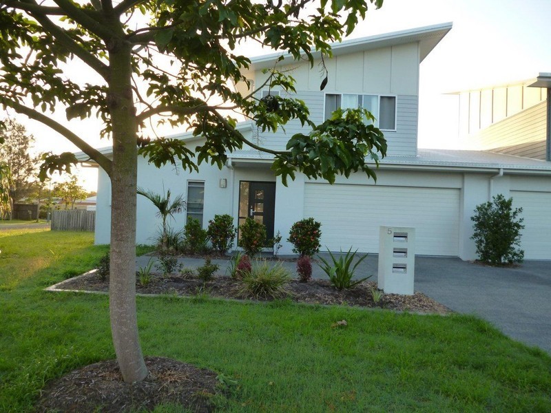 2/5 Seaway Parade, Toogoom QLD 4655