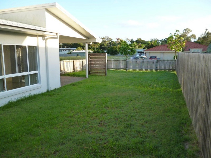2/5 Seaway Parade, Toogoom QLD 4655