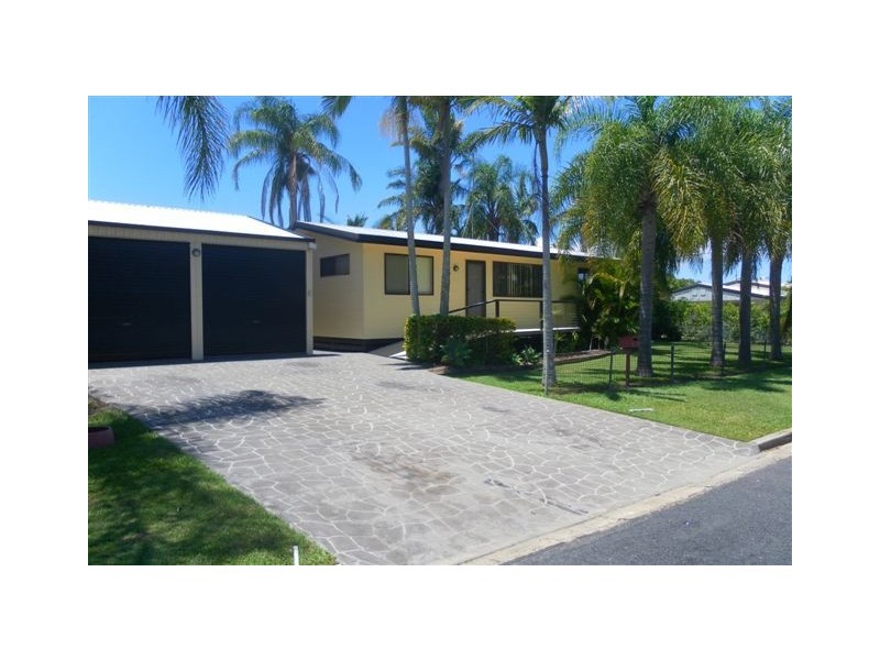 8 Crescent Street, Urangan QLD 4655