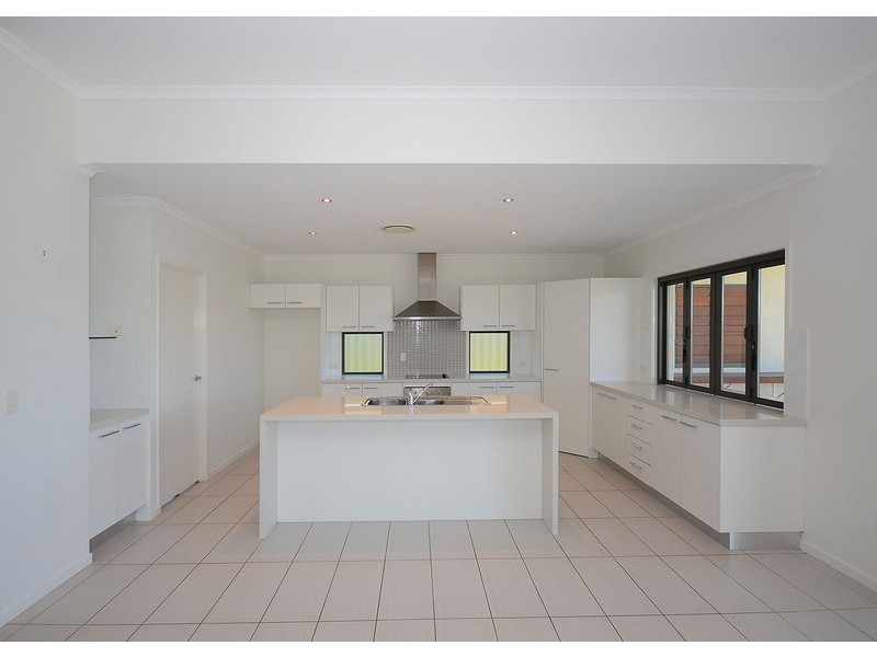 7 Bounty Circuit, Eli Waters QLD 4655