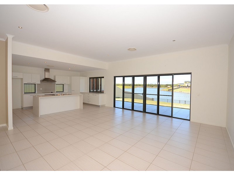 7 Bounty Circuit, Eli Waters QLD 4655