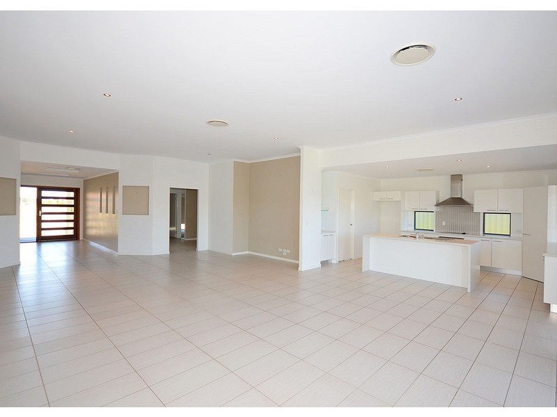 7 Bounty Circuit, Eli Waters QLD 4655