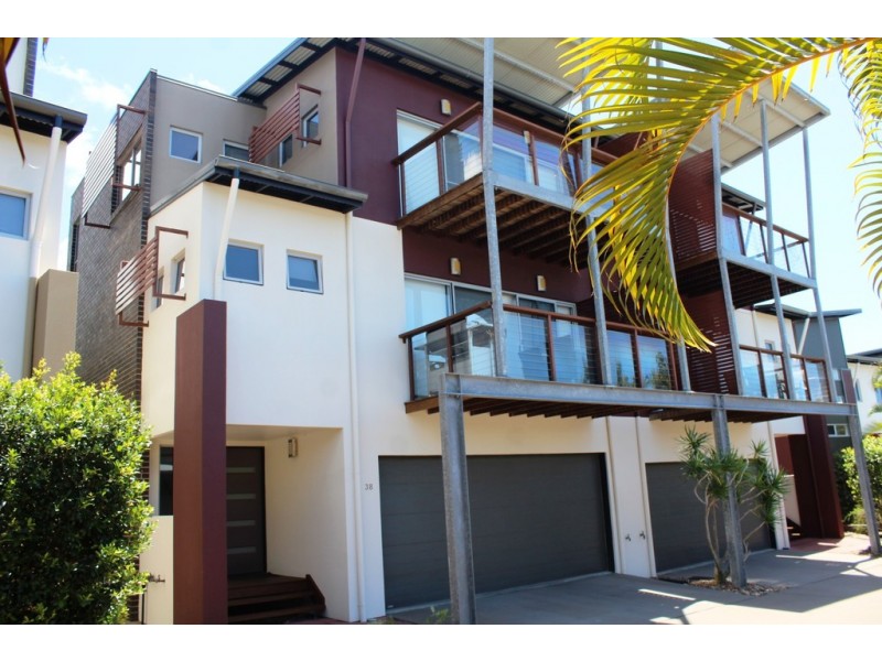 38/80 Moolyyir Street, Urangan QLD 4655