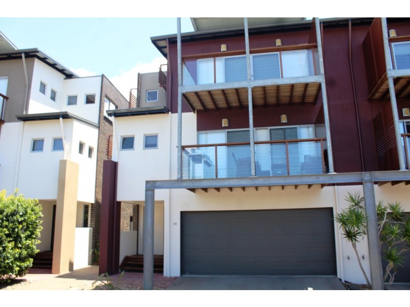 38/80 Moolyyir Street, Urangan QLD 4655