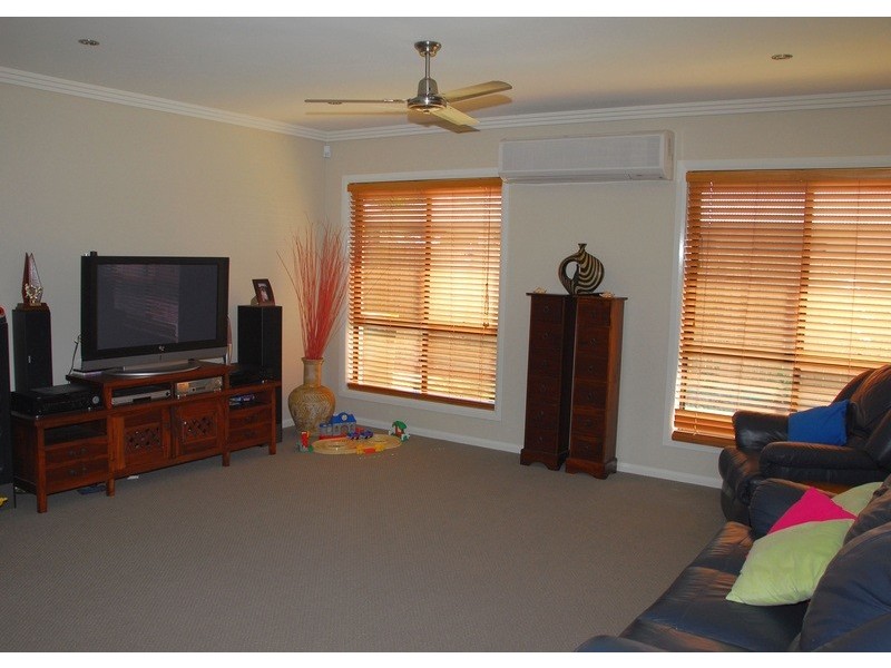 25 Pinehurst Drive, Wondunna QLD 4655