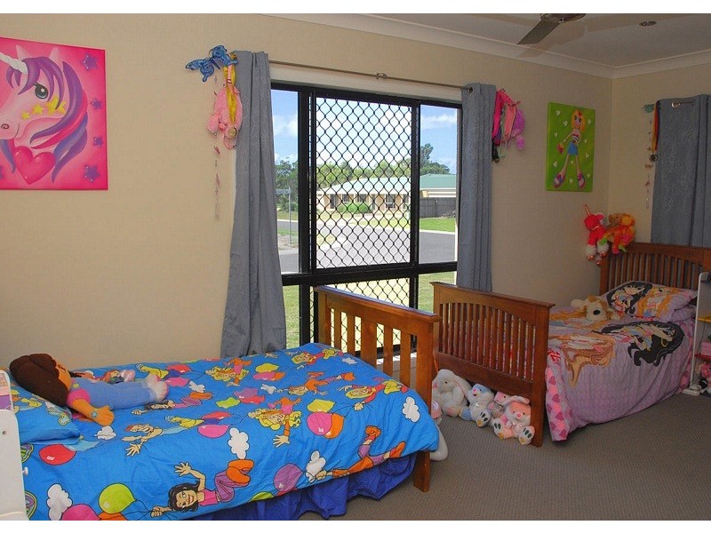 25 Pinehurst Drive, Wondunna QLD 4655