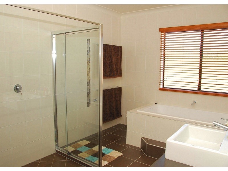 25 Pinehurst Drive, Wondunna QLD 4655