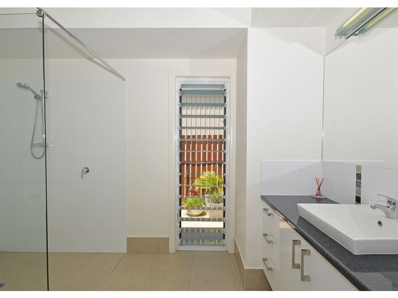 3 Chani Close, Urangan QLD 4655