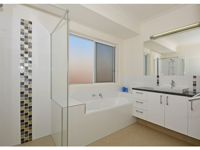 3 Chani Close, Urangan QLD 4655