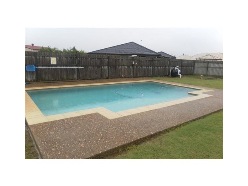 6 Sirius Court, Eli Waters QLD 4655