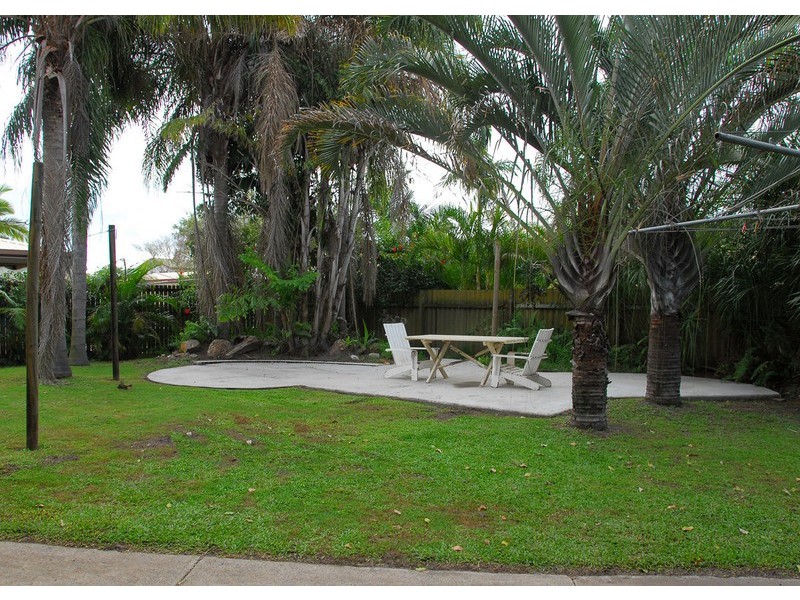 71 Lauren Street, Urangan QLD 4655