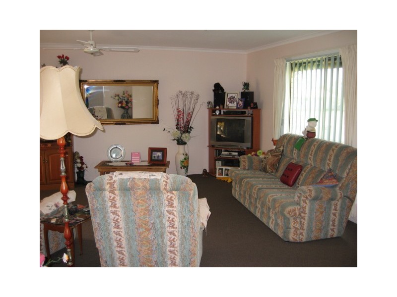 25 Merlin Dve, Urangan QLD 4655