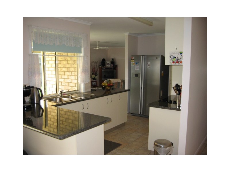 25 Merlin Dve, Urangan QLD 4655