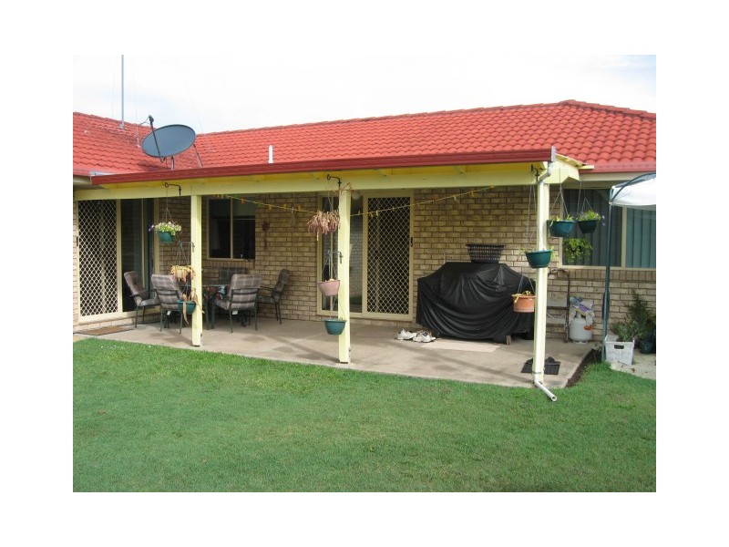 25 Merlin Dve, Urangan QLD 4655