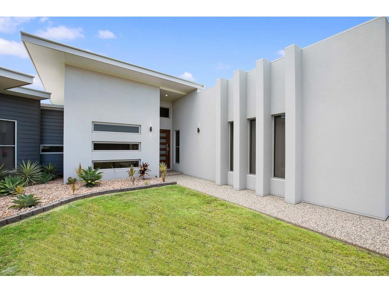 7 Kirra Court, Eli Waters QLD 4655