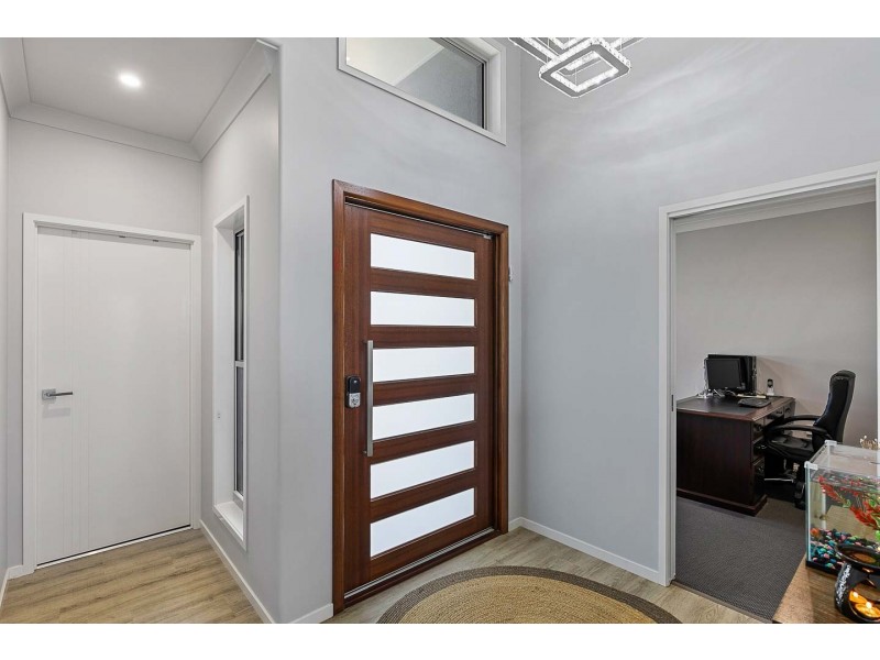 7 Kirra Court, Eli Waters QLD 4655