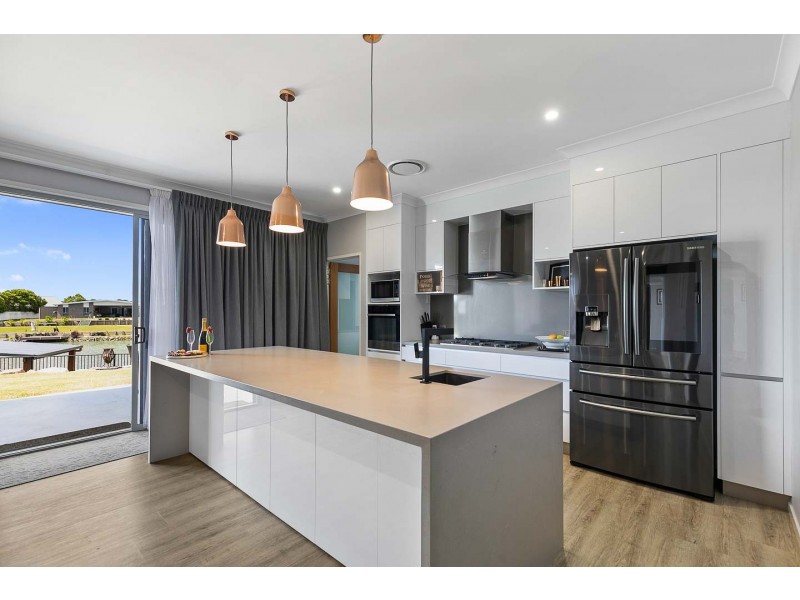 7 Kirra Court, Eli Waters QLD 4655