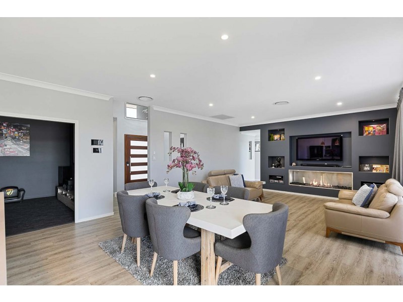 7 Kirra Court, Eli Waters QLD 4655