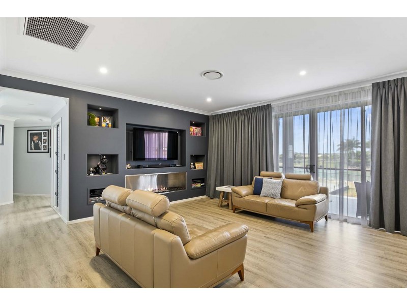 7 Kirra Court, Eli Waters QLD 4655