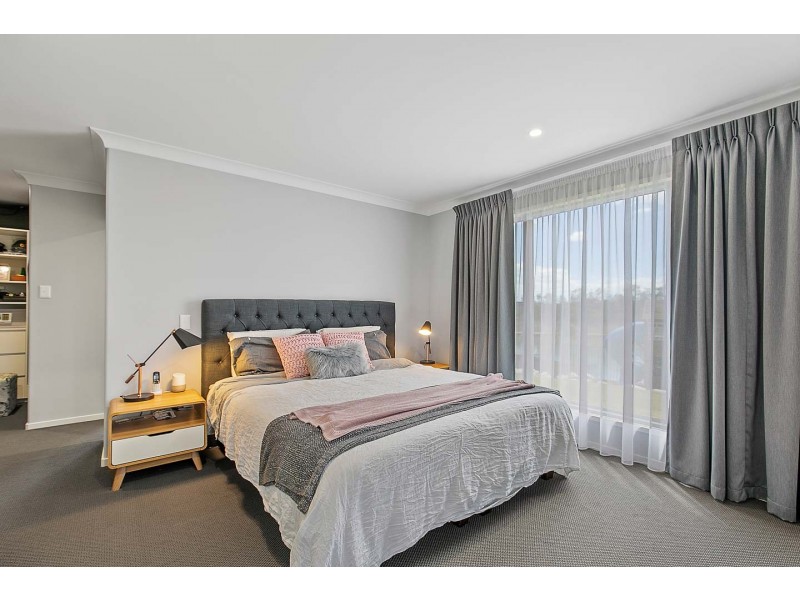 7 Kirra Court, Eli Waters QLD 4655