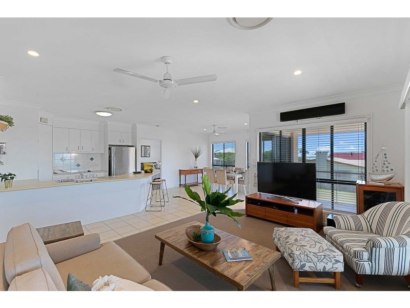 105 Esplanade, Point Vernon QLD 4655