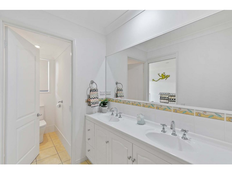 105 Esplanade, Point Vernon QLD 4655