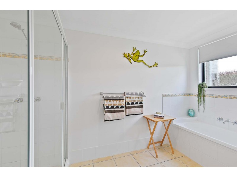105 Esplanade, Point Vernon QLD 4655