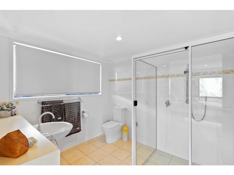 105 Esplanade, Point Vernon QLD 4655